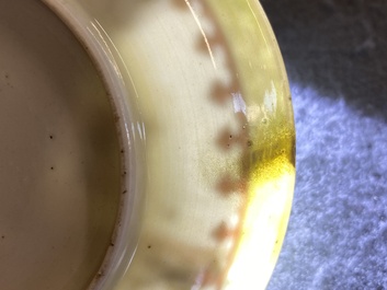 Rare tasse et soucoupe en porcelaine de Chine famille rose &agrave; d&eacute;cor d'une vue de port, Yongzheng