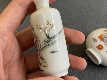 Vijf Chinese famille rose snuifflessen, 19/20e eeuw