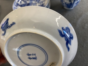 Zes Chinese blauw-witte schotels en vijf koppen, Qi Yu Tang Zhi 奇玉堂製 merk, Kangxi