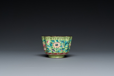 A Chinese green-ground Canton enamel cup on trembleuse stand, Qianlong