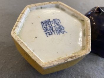 Een Chinese jaune biscuit penselenwasser en een aubergine-geglazuurde waterdruppelaar, Kangxi
