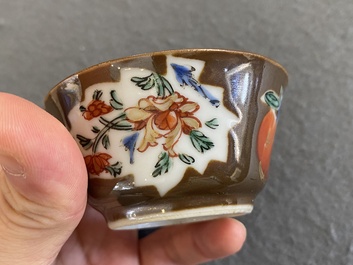 Sept tasses et sept soucoupes en porcelaine de Chine famille rose, Yongzheng/Qianlong