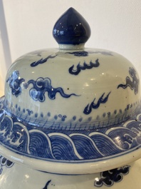 A large Chinese blue and white 'dragons' vase and cover, 19th C.