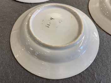 Vier Chinese blauw-witte schotels met vogels bij een pagode, ex-coll. Augustus de Sterke, Kangxi