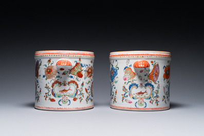 Een paar Chinese famille rose 'Pompadour' wijnkoelers, Qianlong