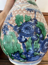 A Chinese wucai bottle vase with birds surrounded by fruits and foliage, Transitional period