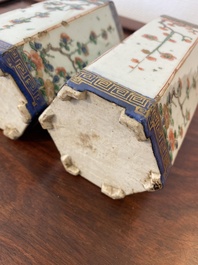 Een paar Chinese hexagonale famille verte theebussen, Kangxi