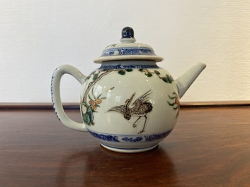 Th&eacute;i&egrave;re couverte en porcelaine de Chine famille verte &agrave; d&eacute;cor d'une grue et d'un cerf, Kangxi