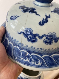 A large Chinese blue and white 'dragons' vase and cover, 19th C.