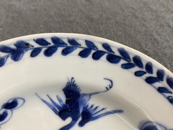 Vier Chinese blauw-witte schotels met vogels bij een pagode, ex-coll. Augustus de Sterke, Kangxi