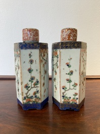Een paar Chinese hexagonale famille verte theebussen, Kangxi