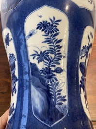 Een Chinese poederblauwe vaas met decor van antiquiteiten, Kangxi
