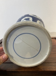 Een Chinese poederblauwe vaas met decor van antiquiteiten, Kangxi