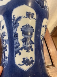Een Chinese poederblauwe vaas met decor van antiquiteiten, Kangxi