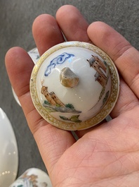 Trois tasses et soucoupes et une bo&icirc;te &agrave; th&eacute; couverte en porcelaine de Chine famille rose, Yongzheng/Qianlong