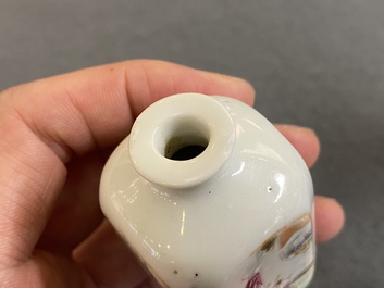 Vijf Chinese famille rose snuifflessen, 19/20e eeuw
