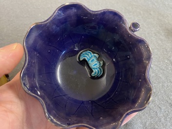 Een Chinese jaune biscuit penselenwasser en een aubergine-geglazuurde waterdruppelaar, Kangxi