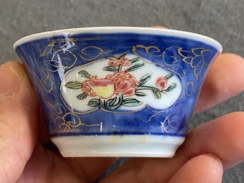 Sept tasses et sept soucoupes en porcelaine de Chine famille rose, Yongzheng/Qianlong