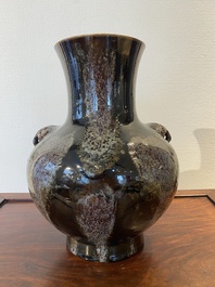 Vase de forme 'hu' en porcelaine de Chine &agrave; &eacute;mail brun-flamb&eacute;, marque de Kangxi, 19&egrave;me