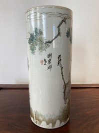 A Chinese qianjiang cai hat stand, signed Liu Hongxiang 劉宏祥, 19/20th C.