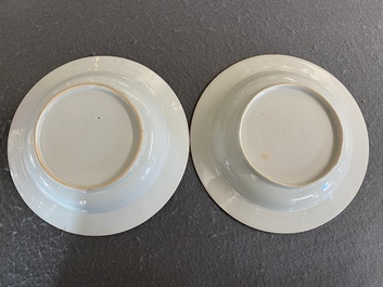 Een paar Chinese wapenborden met bianco-sopra-bianco randen, Qianlong