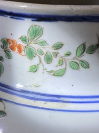 Paire de vases en porcelaine de Chine famille verte &agrave; d&eacute;cor de faisans, Kangxi