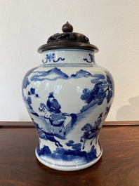 Een Chinese blauw-witte 'Joosje te paard' vaas met houten deksel, Kangxi