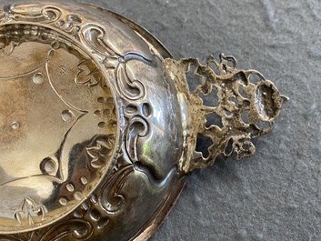 A German silver porringer, Augsburg, 17/18th C.