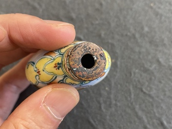 Five Chinese inside-painted glass snuff bottles and one in Canton or Beijing enamel, 19/20th C.