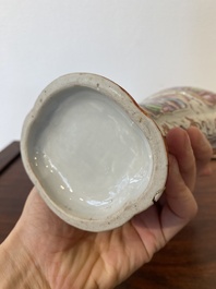 Een Chinese famille rose vaas met mandarijns decor, Qianlong
