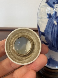 Een Chinese blauw-witte dekselvaas, Yu merk, Kangxi