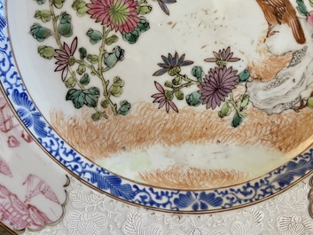 Deux assiettes en porcelaine de Chine famille rose &agrave; d&eacute;cor de pies et de pivoines aux bords en bianco-sopra-bianco, Yongzheng
