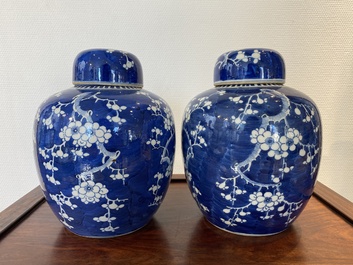 A pair of Chinese blue and white jars and covers, 19th C.