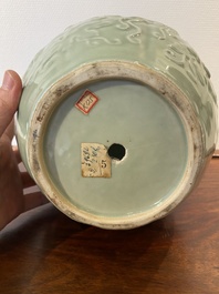 Een Chinese monochrome celadon-geglazuurde vaas met reli&euml;fdecor, 19/20e eeuw
