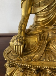 Een Chinese vergulde bronzen Boeddha Shakyamuni, wellicht Ming