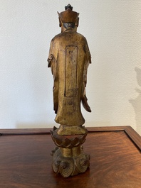 Sculpture d'un moine en bois laqu&eacute; et dor&eacute;, Chine, Qing