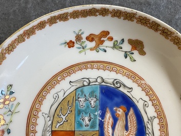 Een Chinees verte-Imari wapenbord voor de Nederlandse markt met de wapens van Scholten en Hogenberg, Yongzheng