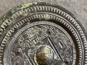 Een Chinese bronzen spiegel, Han