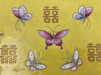 Een Chinese famille rose jardini&egrave;re met gele fondkleur, Guangxu merk en periode