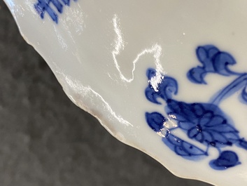 Twee Chinese blauw-witte borden, Kangxi merk en periode