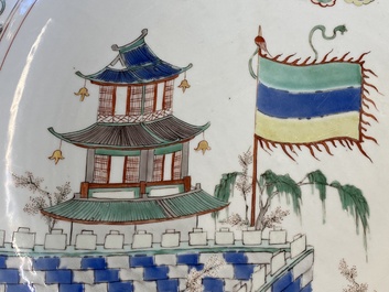 Een Chinese famille verte 'pagode' schotel, Kangxi