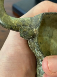 Een Chinees bronzen ornament in de vorm van een stierenkop, Periode der Strijdende Staten