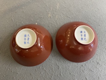 Een paar Chinese monochrome robijnrode kommen, Guangxu merk en periode