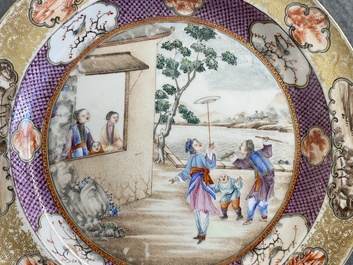 Een Chinees famille rose 'Rockefeller' bord met acrobaten, Jiaqing