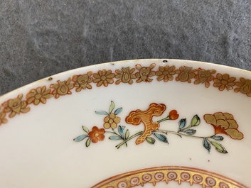 Een Chinees verte-Imari wapenbord voor de Nederlandse markt met de wapens van Scholten en Hogenberg, Yongzheng