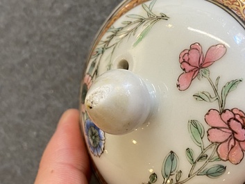 Th&eacute;i&egrave;re couverte en porcelaine de Chine famille rose &agrave; d&eacute;cor d'antiquit&eacute;s, Yongzheng