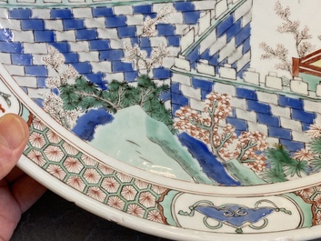 Een Chinese famille verte 'pagode' schotel, Kangxi