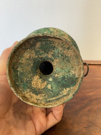 Een Chinese bronzen 'xianglu' wierookbrander met opengewerkt deksel, Westelijke Han