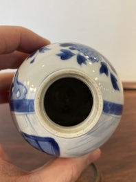 Een Chinese blauw-witte dekselvaas, Yu merk, Kangxi