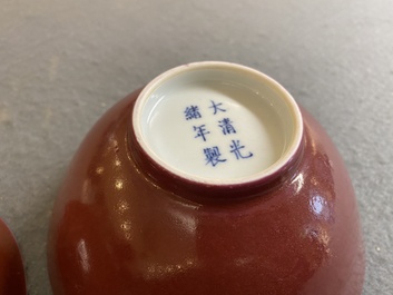 Een paar Chinese monochrome robijnrode kommen, Guangxu merk en periode